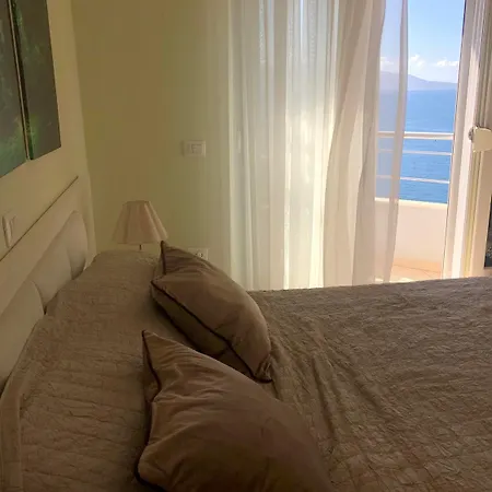 Sunflower Sea View ساراندا